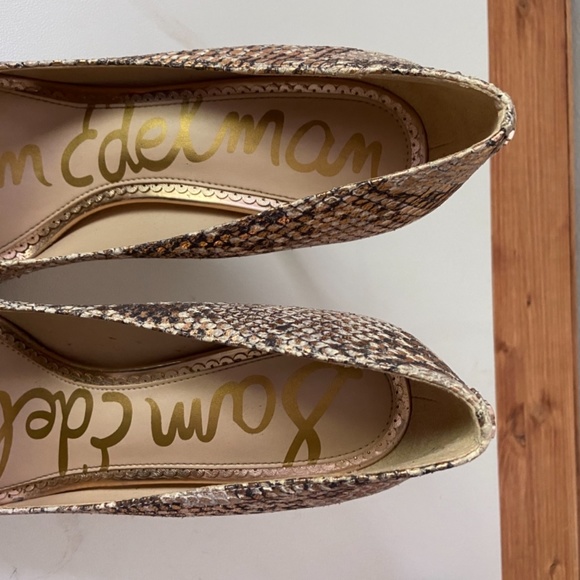 Hazel Pointed Toe Heel - Picture 7 of 7